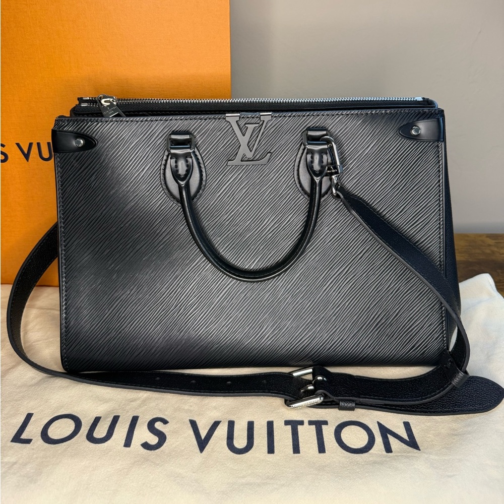 Authentic Louis Vuitton
GRENELLE TOTE MM EPI NOIR